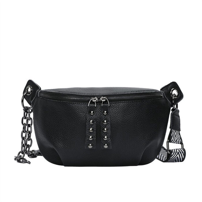 sac banane bandoulière noir en cuir véritable avec chaine sur fond blanc