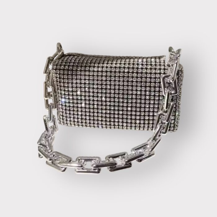 sac bandoulière de soirée couleur argent et strass, bandoulière effet chaine.