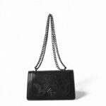sac bandoulière noir effet peau de serpent avec bandoulière chaine