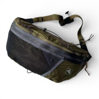 sac bandoulière randonnée kaki avec fermetures eclair, filet