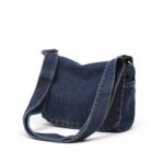 sac bandoulière en jean denim bleu foncé forme rectangulaire