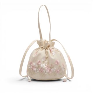 sac bandoulière blanc en tissu avec des fleurs blanches et roses