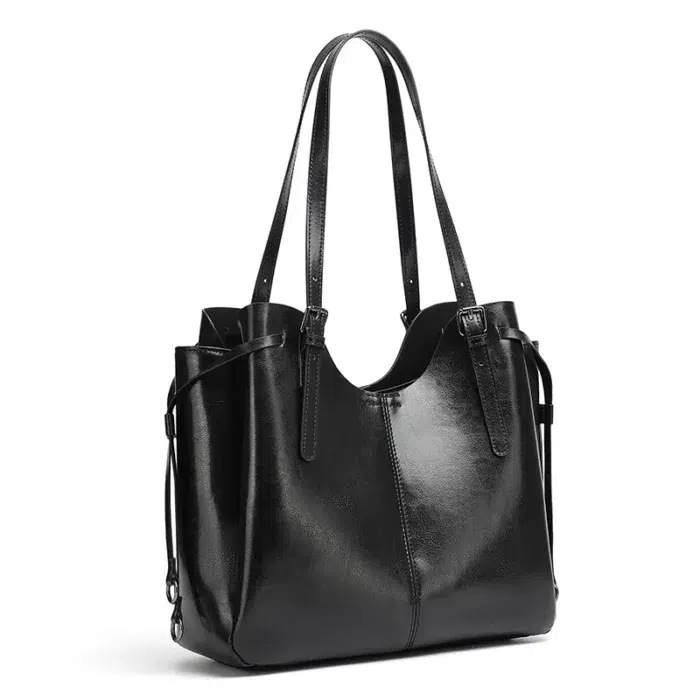 sac-cabas-cuir-vachette-cire-noir Sac cabas en cuir de vachette ciré noir, style vintage