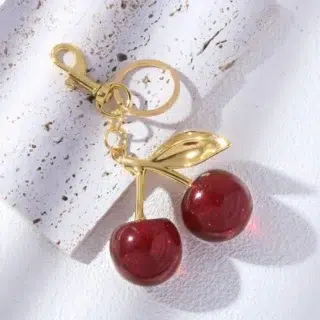 Accueil Porte-clés cerise rouge pailleté et doré, bijou de sac